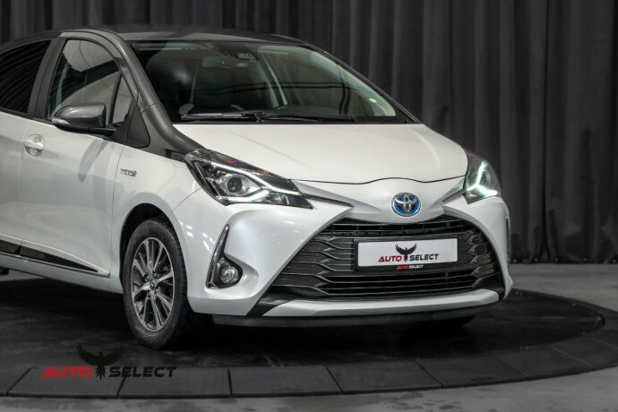 toyota-yaris-elektrisitetbensin-2019-big-1
