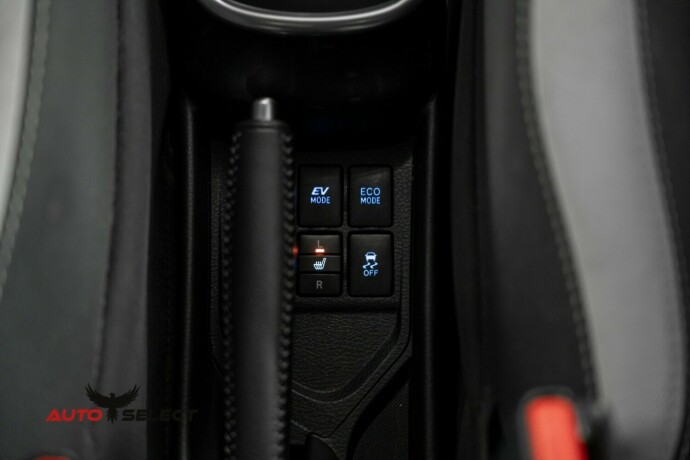 toyota-yaris-elektrisitetbensin-2019-big-32
