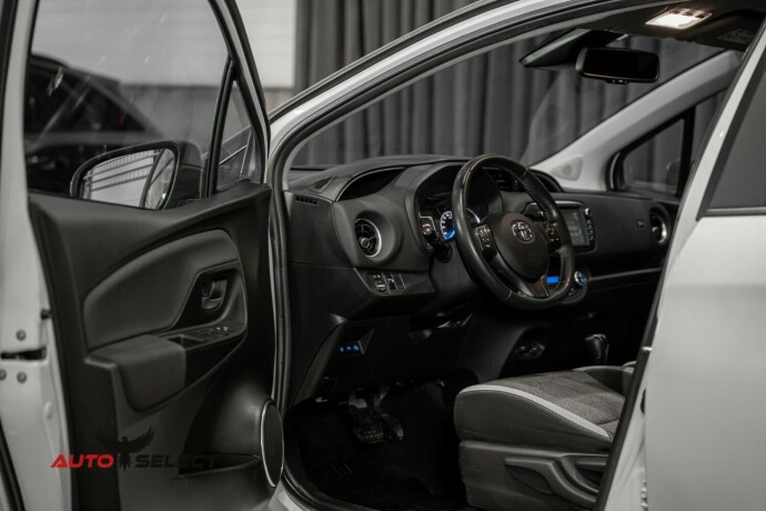 toyota-yaris-elektrisitetbensin-2019-big-18