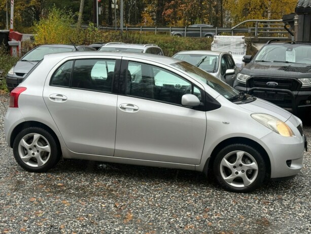 toyota-yaris-bensin-2007-big-4