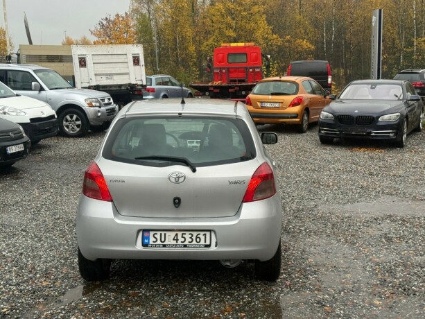 toyota-yaris-bensin-2007-big-3