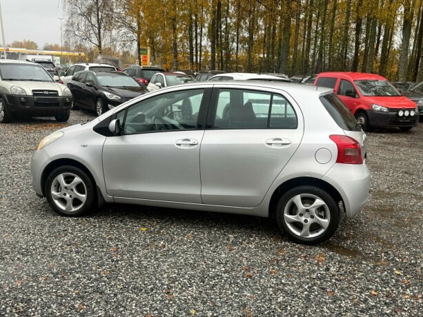 toyota-yaris-bensin-2007-big-2