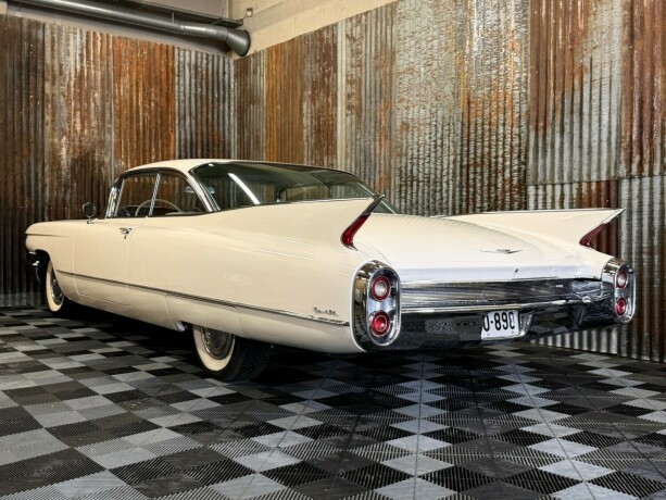 cadillac-deville-bensin-1960-big-12