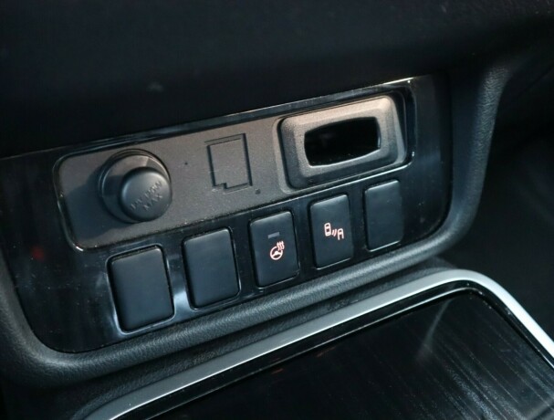 mitsubishi-outlander-elektrisitetbensin-2017-big-14