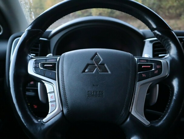 mitsubishi-outlander-elektrisitetbensin-2017-big-12