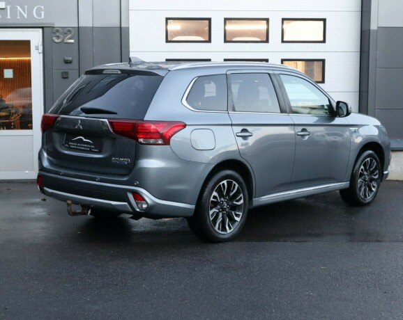 mitsubishi-outlander-elektrisitetbensin-2017-big-1