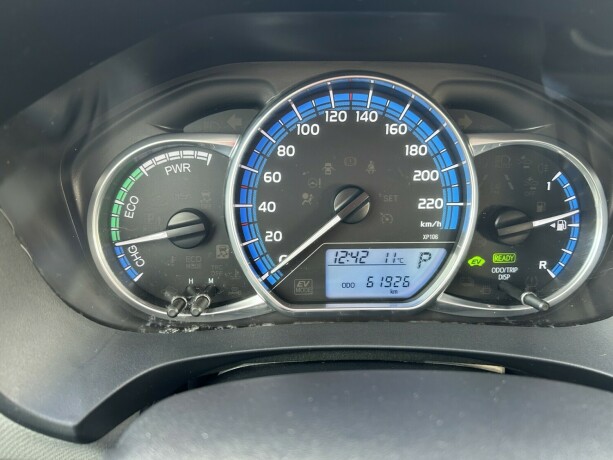 toyota-yaris-elektrisitetbensin-2015-big-19
