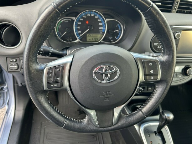 toyota-yaris-elektrisitetbensin-2015-big-16