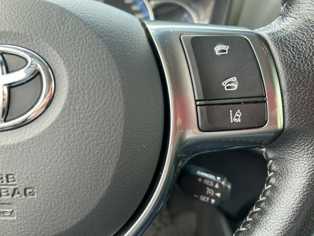 toyota-yaris-elektrisitetbensin-2015-big-18