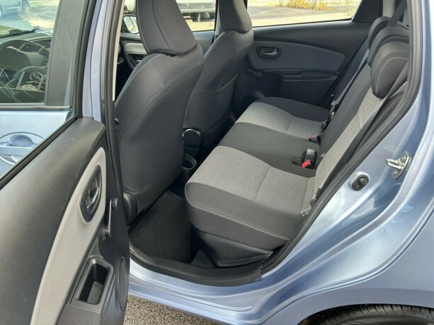 toyota-yaris-elektrisitetbensin-2015-big-11