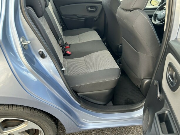 toyota-yaris-elektrisitetbensin-2015-big-9