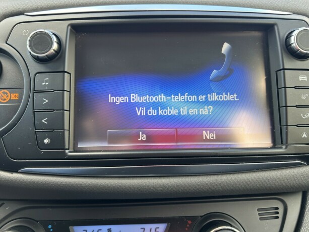 toyota-yaris-elektrisitetbensin-2015-big-27