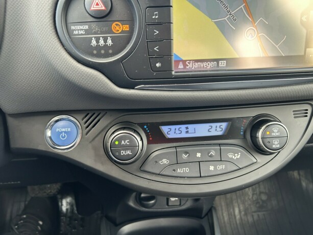 toyota-yaris-elektrisitetbensin-2015-big-24