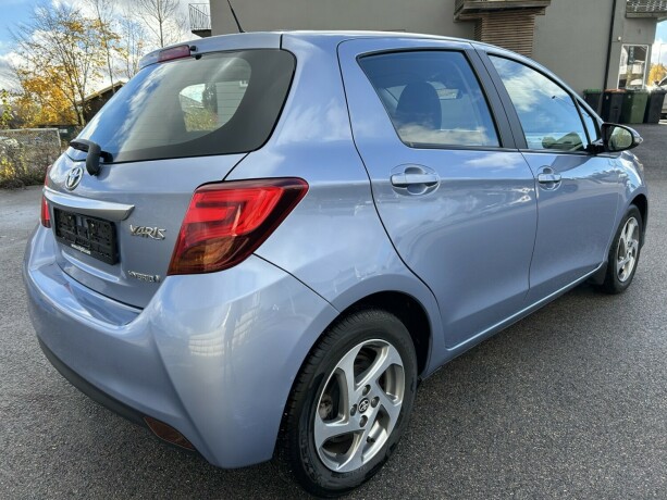 toyota-yaris-elektrisitetbensin-2015-big-6