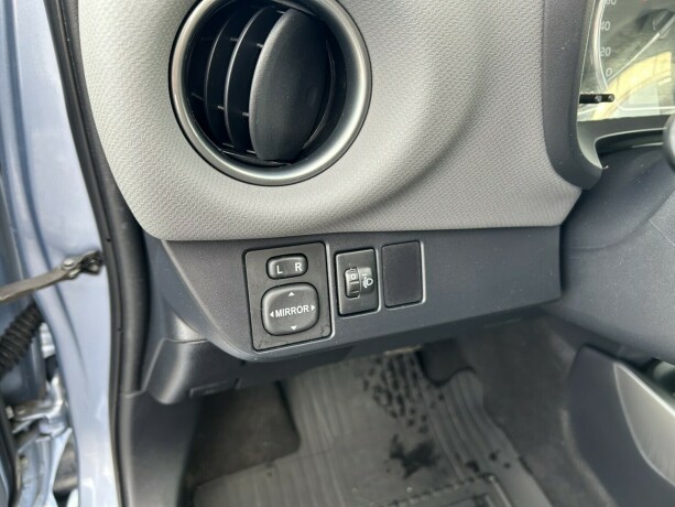 toyota-yaris-elektrisitetbensin-2015-big-15