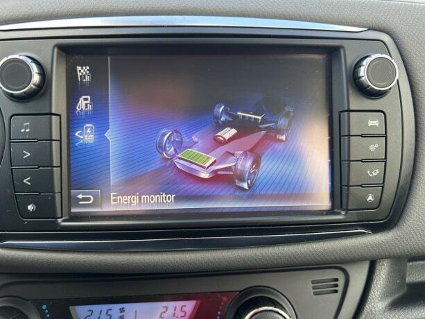 toyota-yaris-elektrisitetbensin-2015-big-28