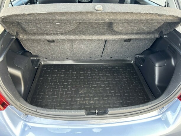 toyota-yaris-elektrisitetbensin-2015-big-8