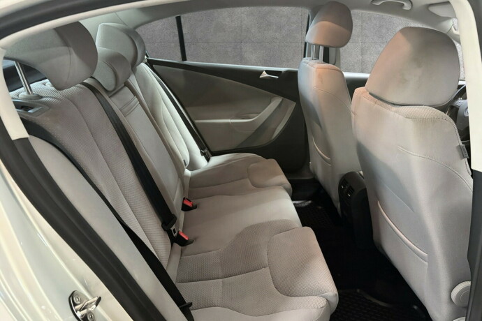 volkswagen-passat-bensin-2009-big-13