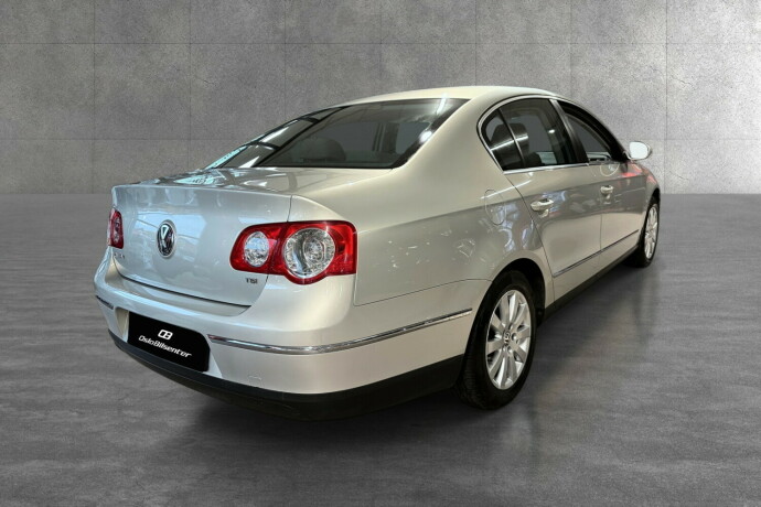volkswagen-passat-bensin-2009-big-5