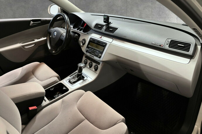 volkswagen-passat-bensin-2009-big-18
