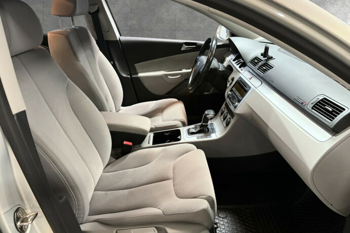 volkswagen-passat-bensin-2009-big-16