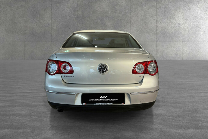 volkswagen-passat-bensin-2009-big-6