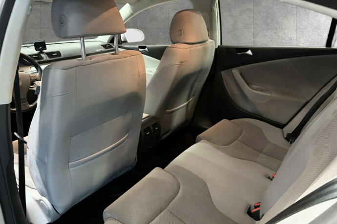 volkswagen-passat-bensin-2009-big-10