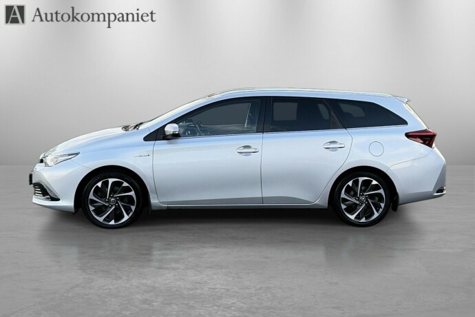 toyota-auris-bensin-2015-big-1