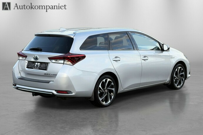 toyota-auris-bensin-2015-big-6