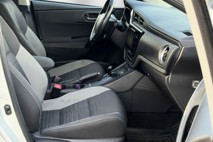 toyota-auris-bensin-2015-big-11