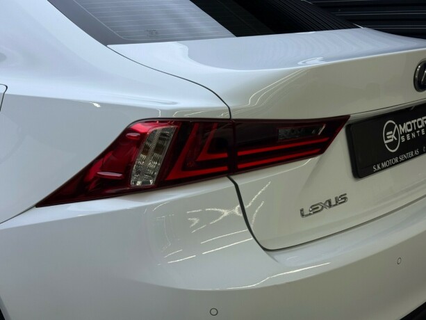 lexus-is300h-elektrisitetbensin-2013-big-7
