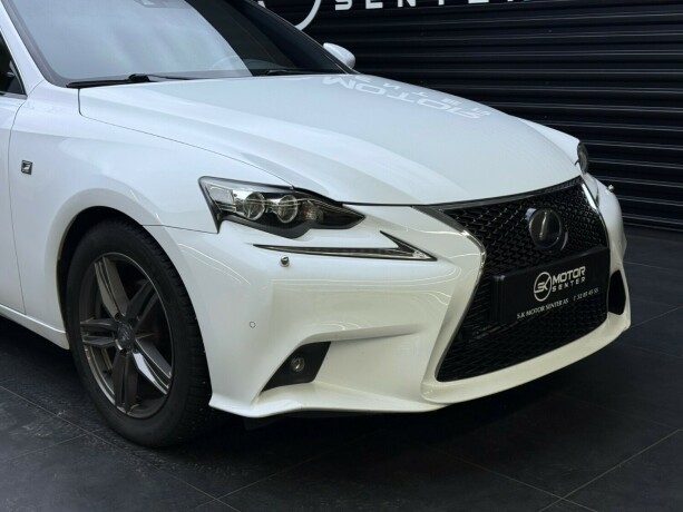 lexus-is300h-elektrisitetbensin-2013-big-2