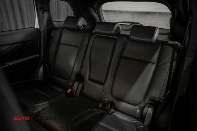 mitsubishi-outlander-elektrisitetbensin-2020-big-16