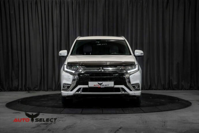 mitsubishi-outlander-elektrisitetbensin-2020-big-3