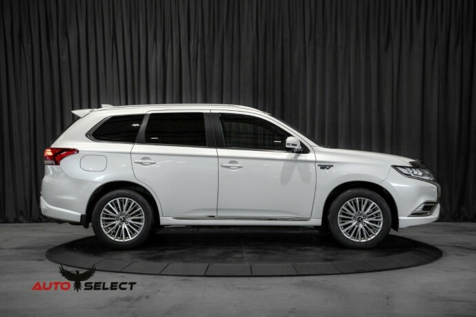 mitsubishi-outlander-elektrisitetbensin-2020-big-11