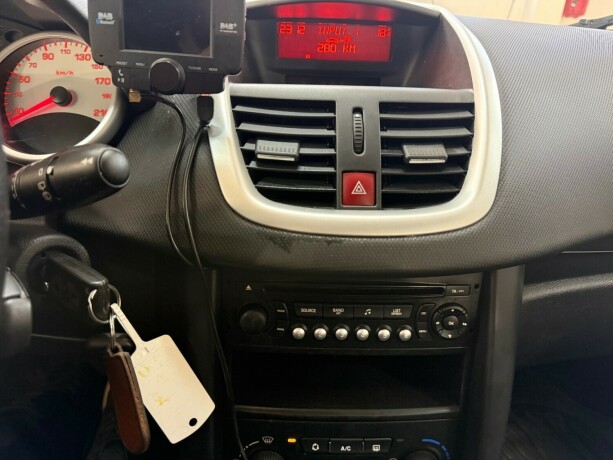 peugeot-207-diesel-2011-big-20