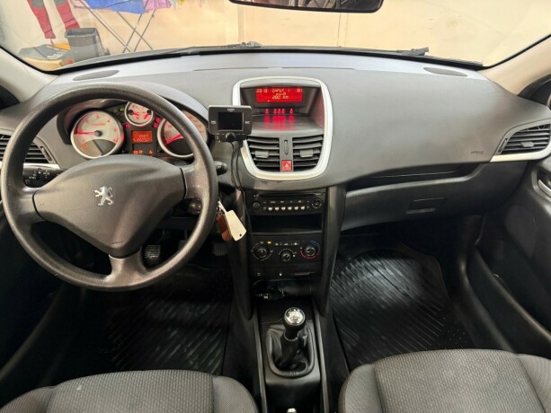 peugeot-207-diesel-2011-big-14