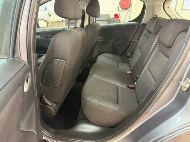 peugeot-207-diesel-2011-big-15
