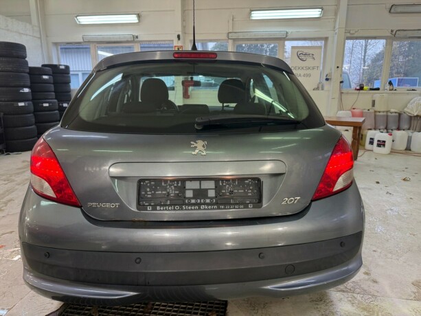 peugeot-207-diesel-2011-big-3