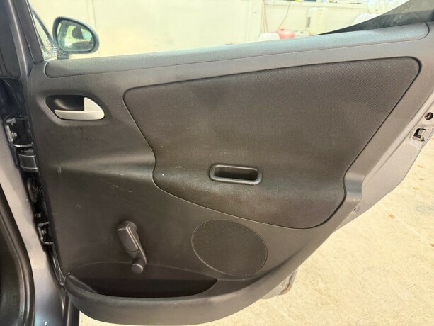 peugeot-207-diesel-2011-big-10