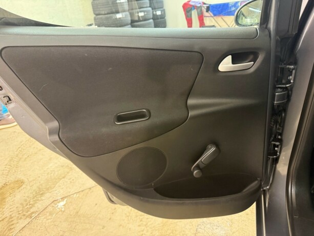 peugeot-207-diesel-2011-big-13