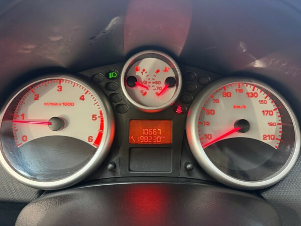 peugeot-207-diesel-2011-big-22