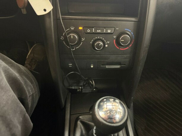 peugeot-207-diesel-2011-big-19