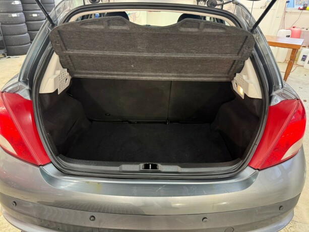 peugeot-207-diesel-2011-big-12