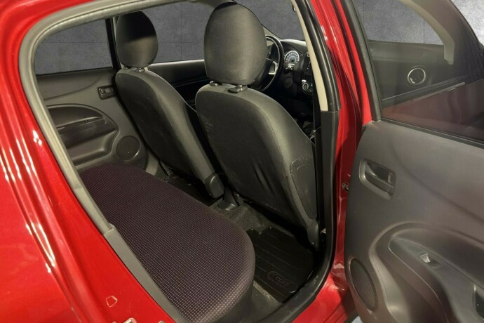 mitsubishi-space-star-bensin-2013-big-13