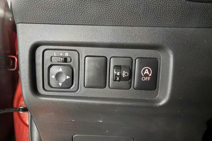 mitsubishi-space-star-bensin-2013-big-21