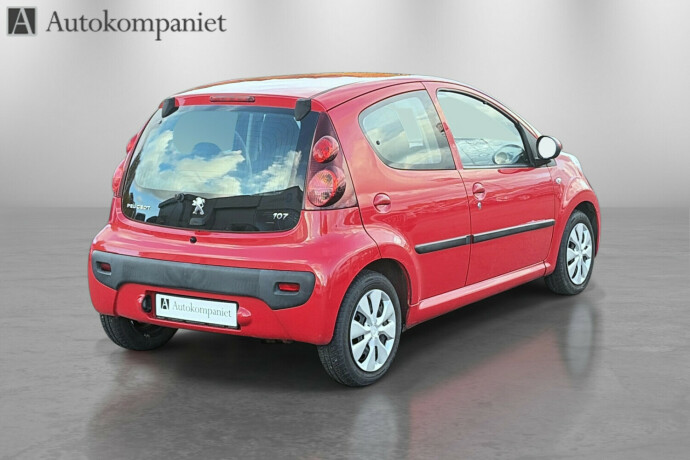 peugeot-107-bensin-2012-big-2