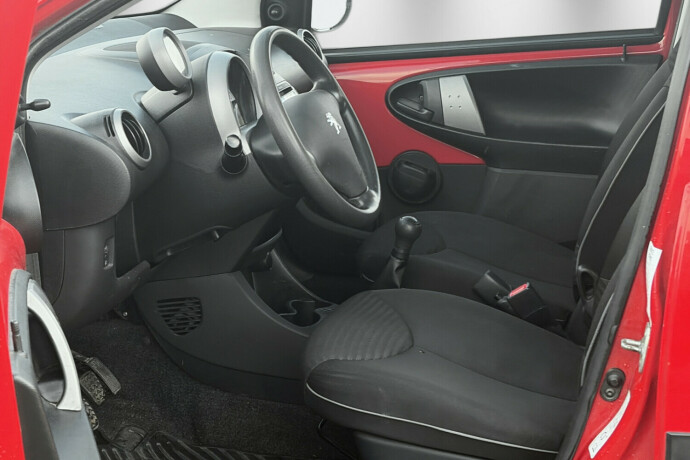 peugeot-107-bensin-2012-big-10