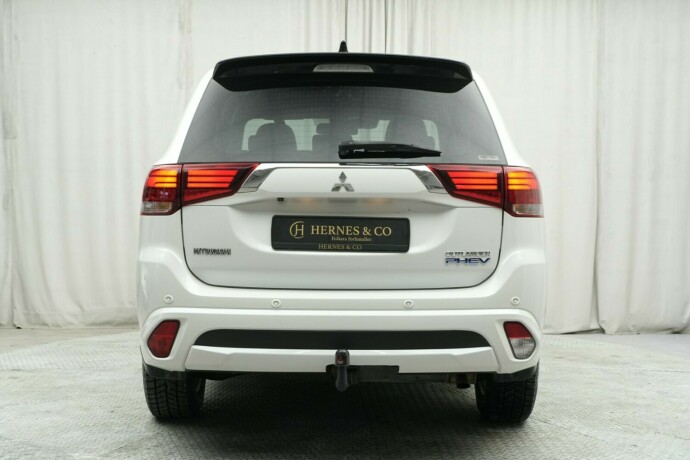 mitsubishi-outlander-elektrisitetbensin-2018-big-4