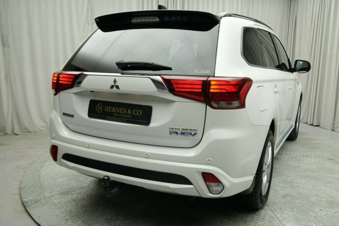 mitsubishi-outlander-elektrisitetbensin-2018-big-9